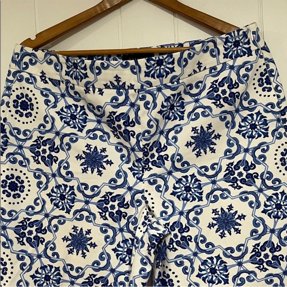 Talbots Blue White Porcelain Tile Print Cropped Ankle Pants Stretch Slim Fit - Picture 12 of 12